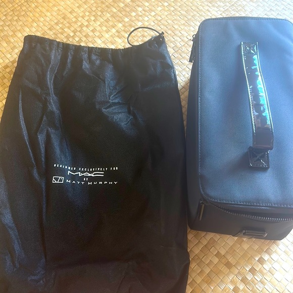 MAC cosmetics makeup case - Picture 1 of 3
